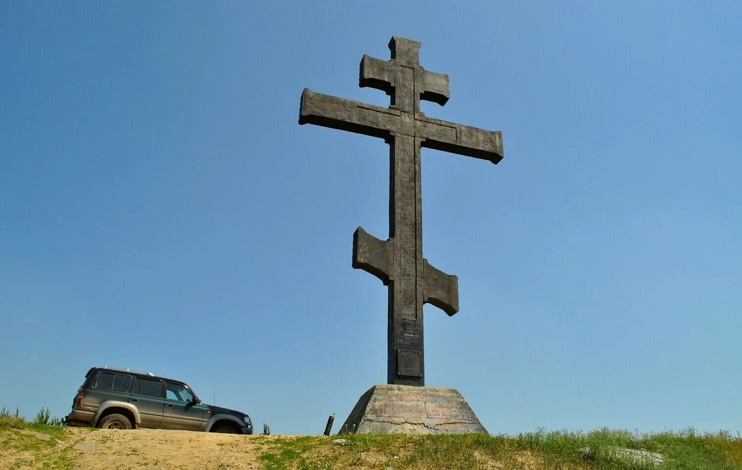 Крест сальск. Поклонный крест на горе Бессонова в Сысерти. Поклонный крест Сысерть. Поклонный крест Новороссийск. Сысерть крест на Бессоновой горе.