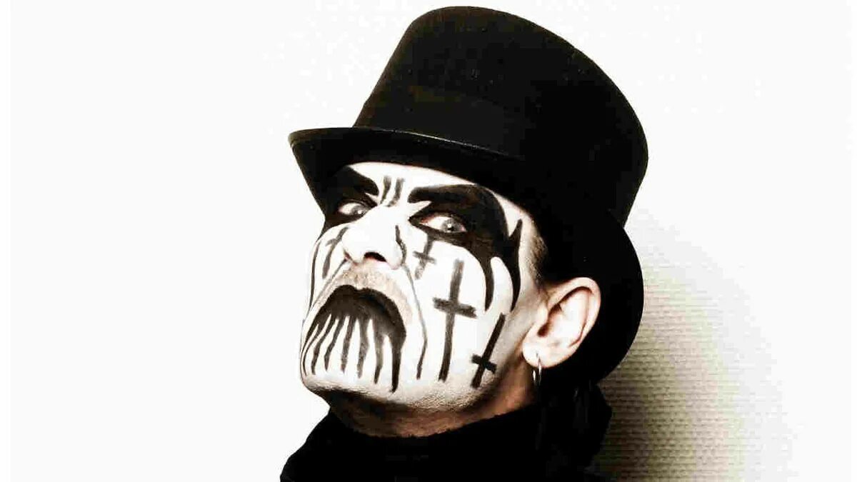 The king of diamonds. King diamond группа. King diamond band. King diamond "fatal portrait". King diamond переводы.
