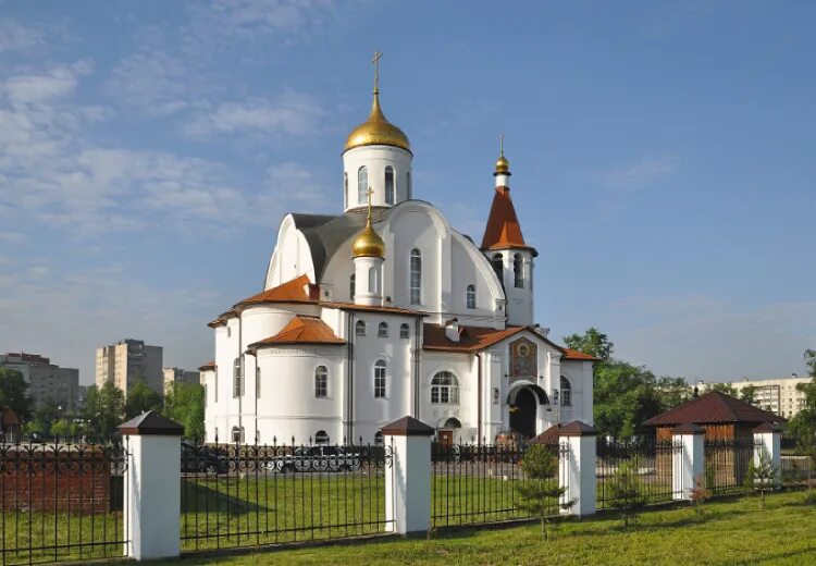 Храм казанской иконы божией матери в реутове. Храм в Реутово Казанской Божьей матери. Троицкий храм города Реутов. Троицкая Церковь (Реутов). Казанская Церковь (Реутов).