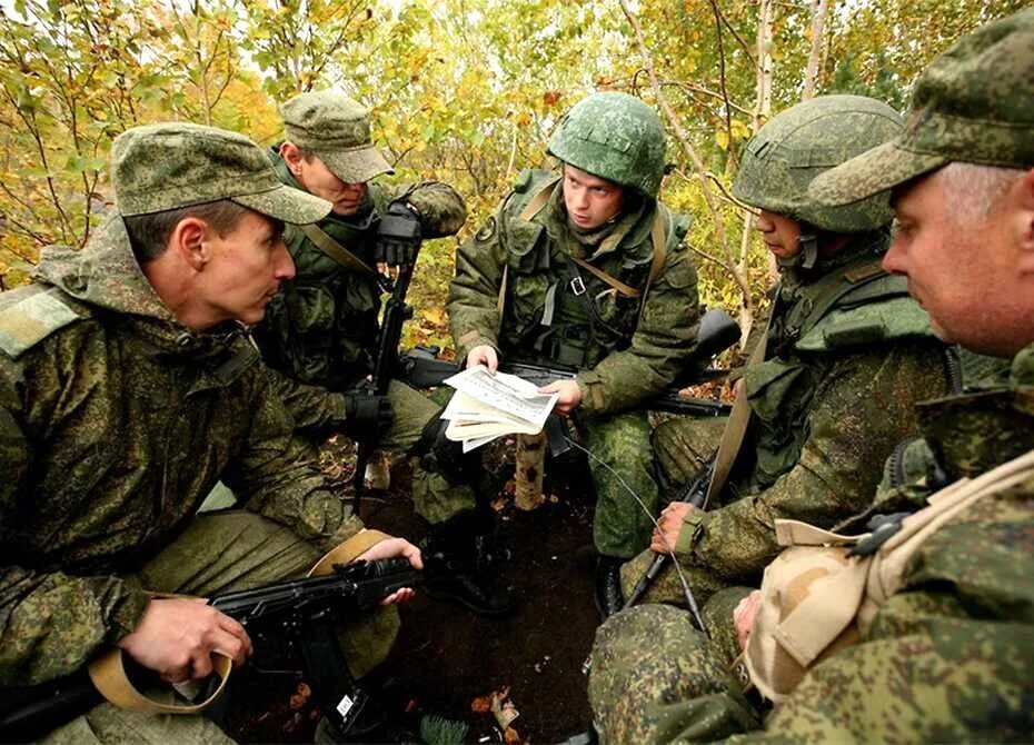 Армия навещать. Учения Восток 2014 Камчатка. Общение военнослужащих. Занятия с военнослужащими. Солдат Российской армии.