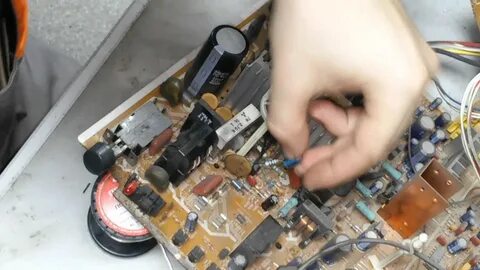 Выключается телевизор в чем проблема
