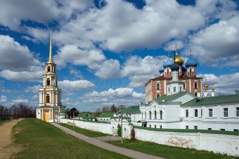 Рязань приезжающие из москвы. Рязань туризм. Переславль рязанский кремль. Рязань приезжающие из москвы. Рязань казань маршрут.