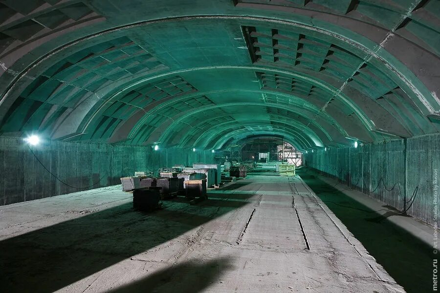 Киевское метро ссср. Метро которые заводе. Московское метро диггерство. Тоннелепроходческий комплекс herrenknecht. Гермозатвор метрополитена туннель.