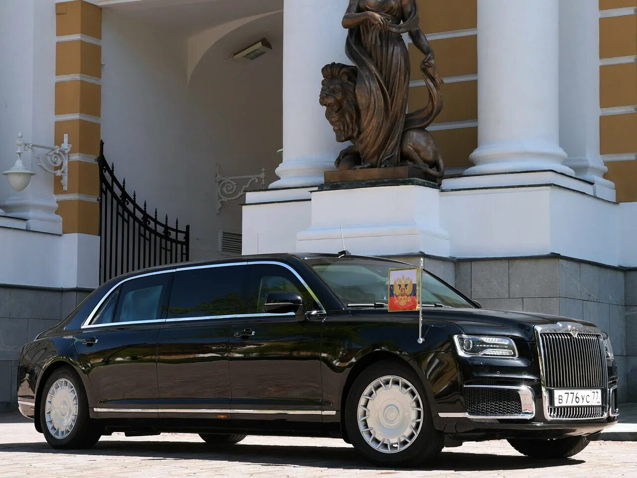 Аурис лимузин. Лимузин aurus senat limousine l700. Аурус" l700. Лимузин «aurus senat limousine» 2020. Аурус сенат автомобиль.