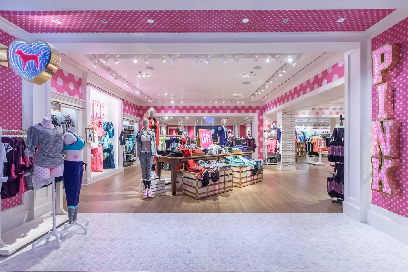 европа магазин белья. виктория сикрет тц европейский. выставка белья с элиной бандеевой в торговом центре европейский. визуальный мерчендайзинг. европа магазин белья.