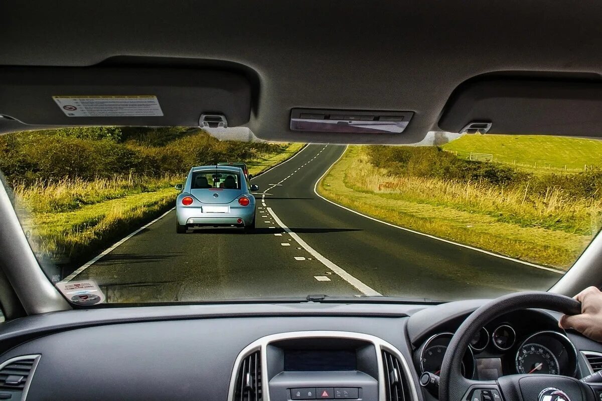 Driving side. Радуга за рулем дорога. left side driving.