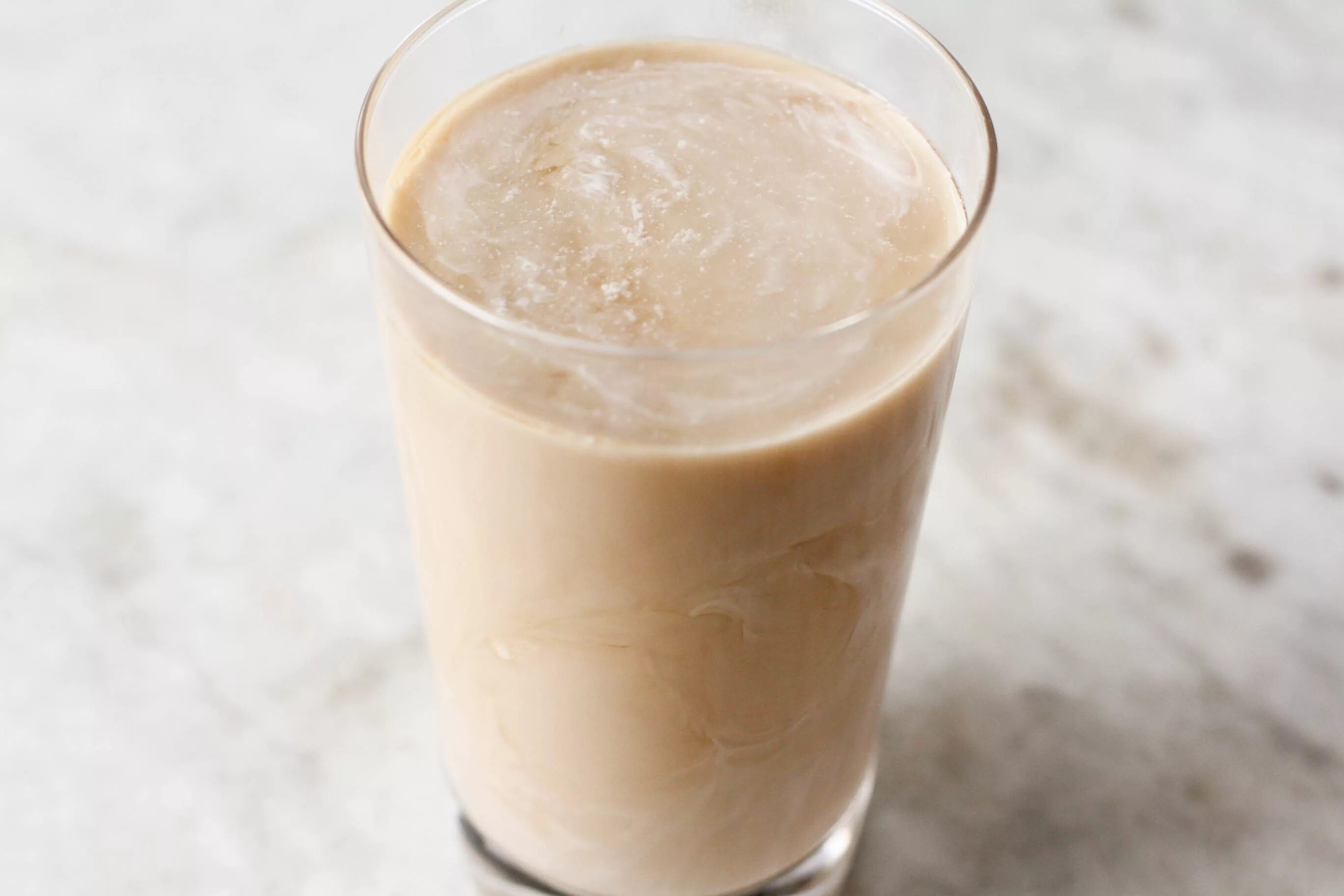Как делать кофе со льдом. Кофе со льдом. напиток из перемолотого льда. ice coffee. текстура кофе со льдом.