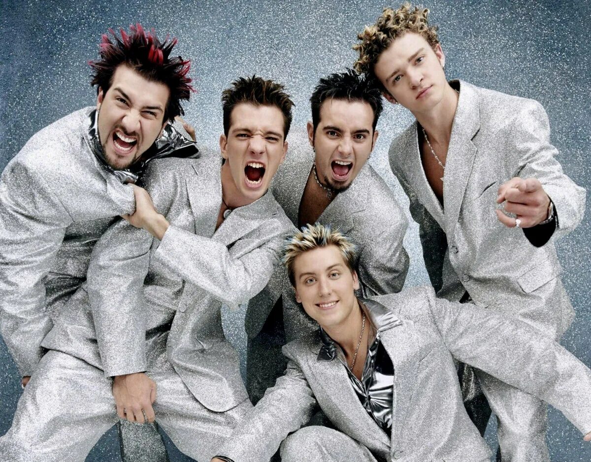 Группа n 9. Джастин Тимберлейк NSYNC. Группа NSYNC Джастином Тимберлейком в 90. NSYNC Тимберлейк группа. Бэкстрит бойс и Файв.