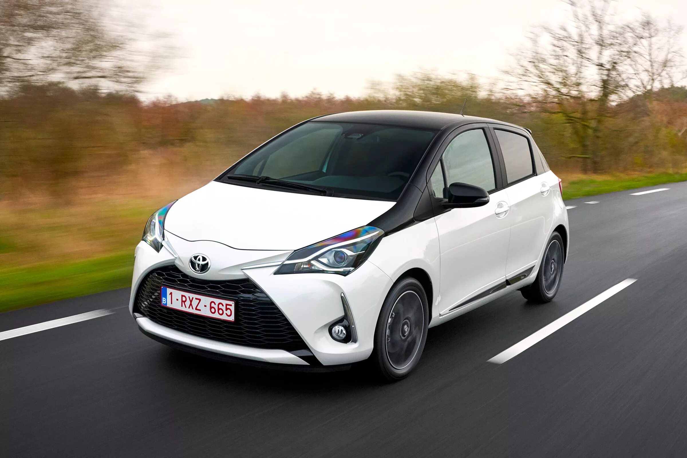 Toyota Yaris 2017. Toyota Yaris [p13]. Таëта Лис. Toyota Yaris 1.2. Мини гибрид