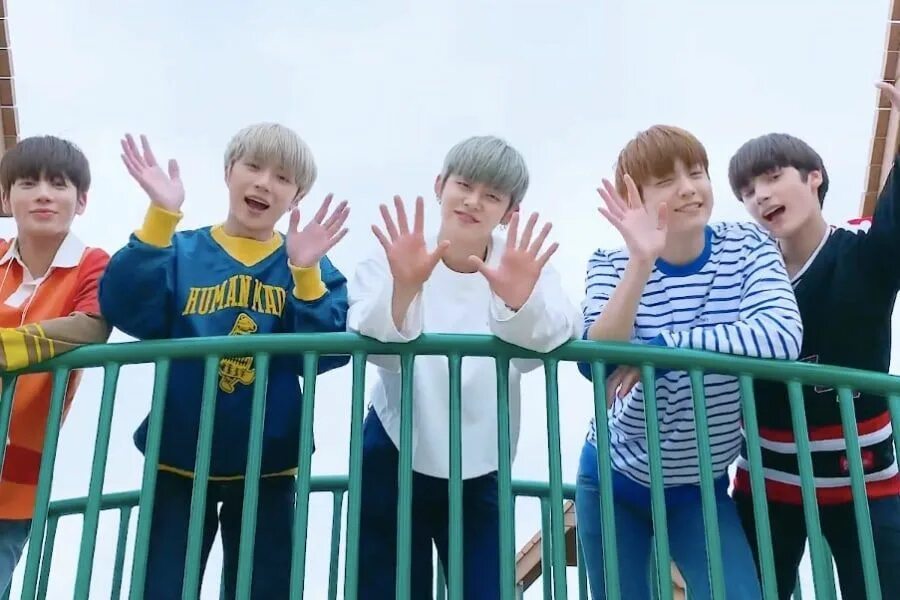 Txt моменты из клипа our Summer. Txt (투모로우바이투게더) - 우리 여름 'our Summer’ MV. Мы отсталые дети кпоп.