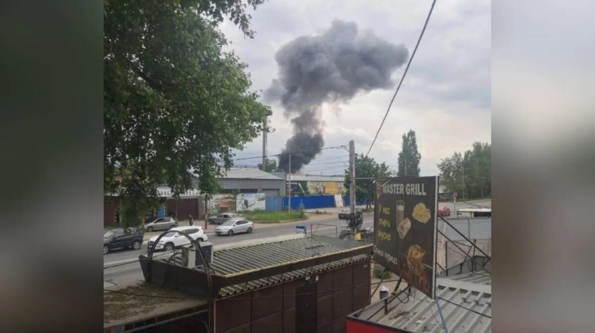Какой завод горит в воронеже сегодня. Пожар. пожар сейчас. пожар на заводе фото. пожар в воронеже вчера.