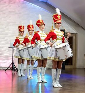 Группа барабанщиц