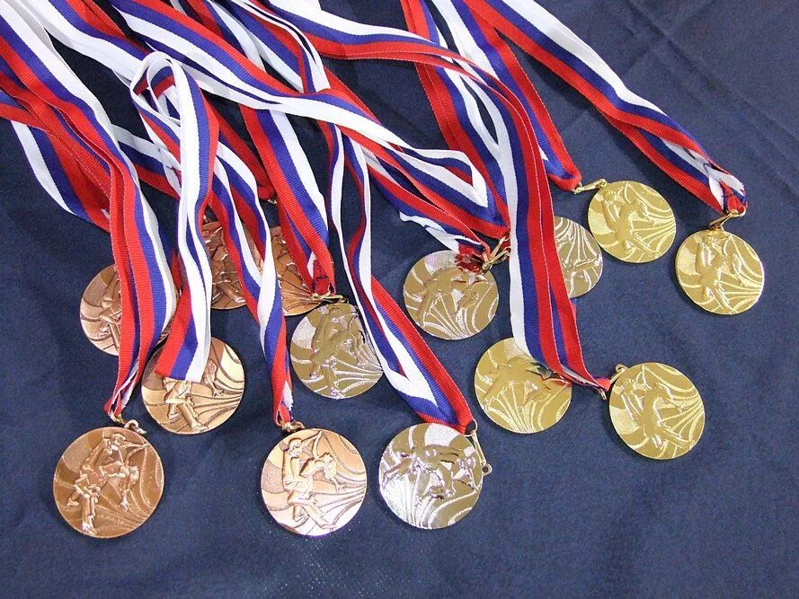 Самое большое количество олимпийских медалей. Медали спортивные. Спортивные награды. Коллекция Олимпийских медалей. Много медалей.
