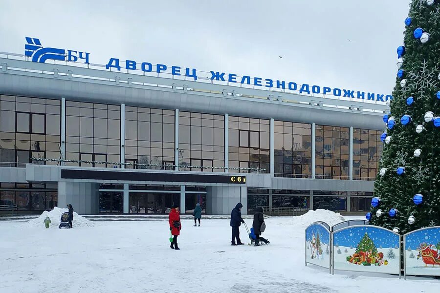 Дкж новосибирск фасад. Дк железнодорожников минск. Минск октябрьский район. Ярмарка+коллекционеров+в+дк+железнодорожников+минск. Целиноград.