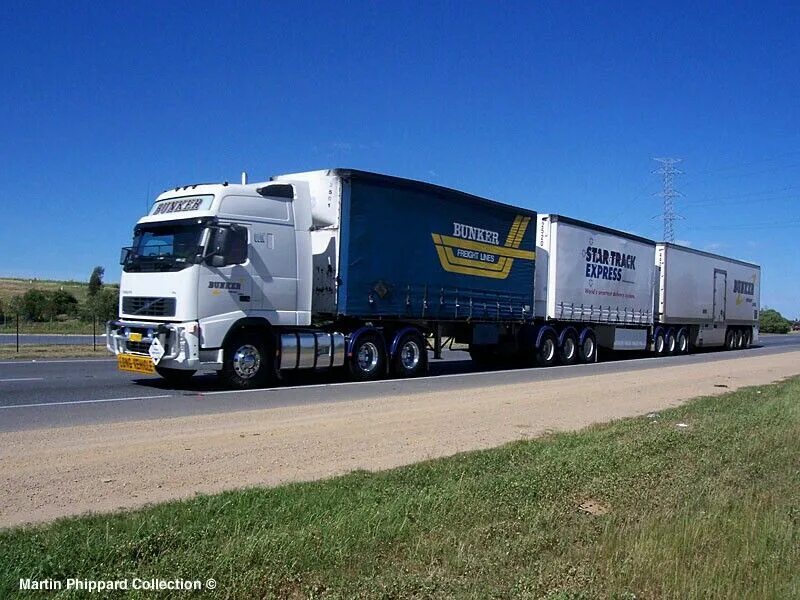 Автопоезд вольво. Автопоезда в Бразилии. Автопоезда с бункером. Volvo Road Train.