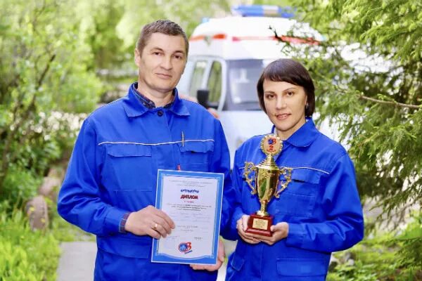 неотложка тобольск. областная больница 3 г тобольск. тобольск 4 микрорайон больница. фельдшер реанимационной бригады. скорая медицинская помощь в тюмени.