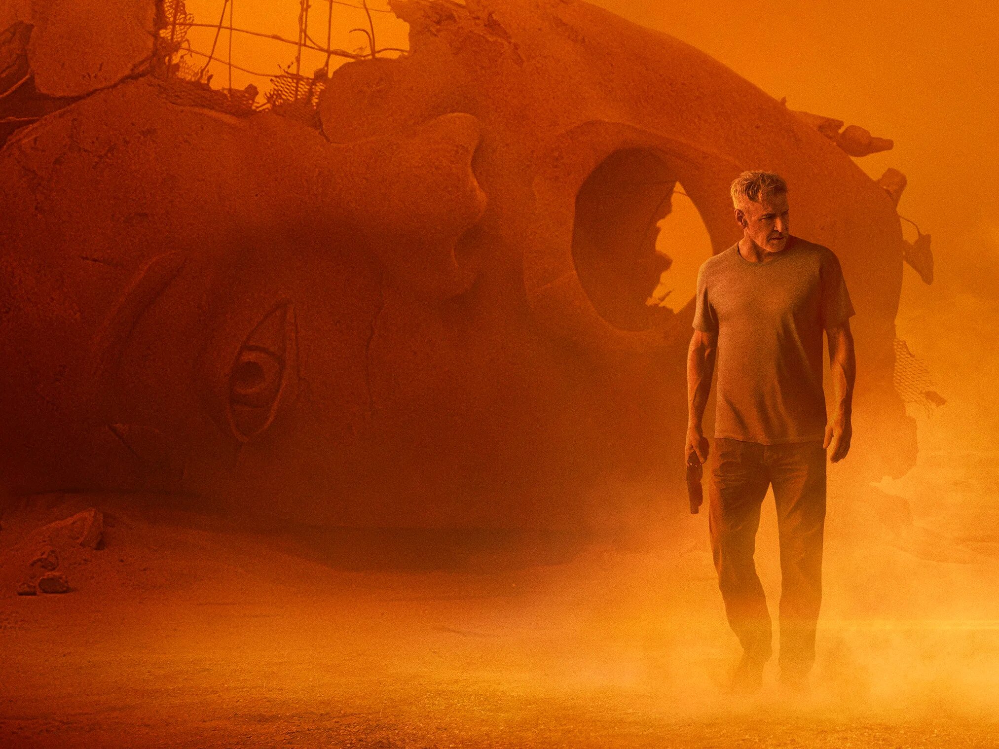 Бегущий по лезвию 2. Бегущий по лезвию 2049. бегущий по лезвию 2049 фильм. райан гослинг 2049. харрисон форд бегущий по лезвию 2017.