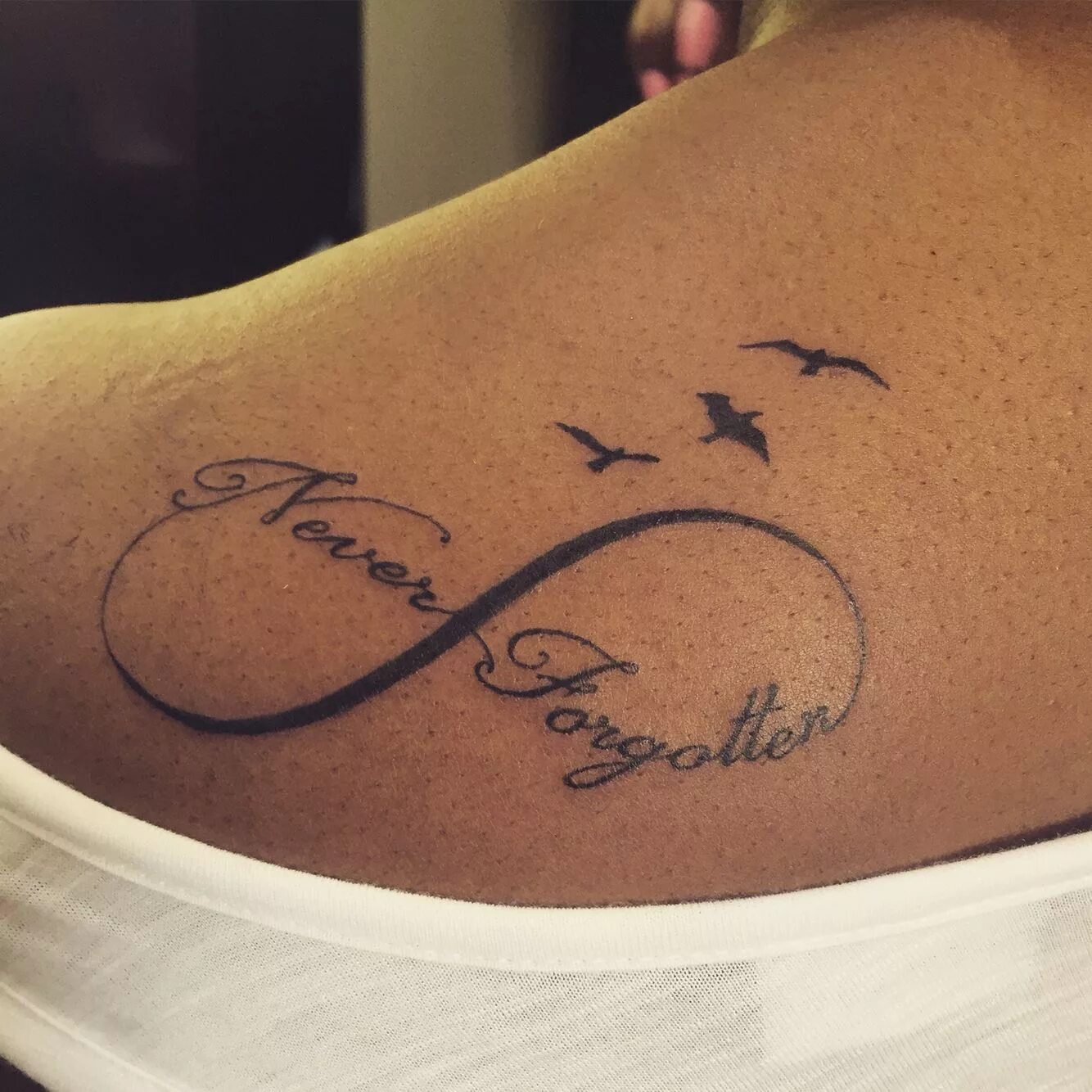 татуировки с именами. тату с именем. тату с именами детей. тату бесконечность с именами детей. тату знак бесконечности с именами детей.