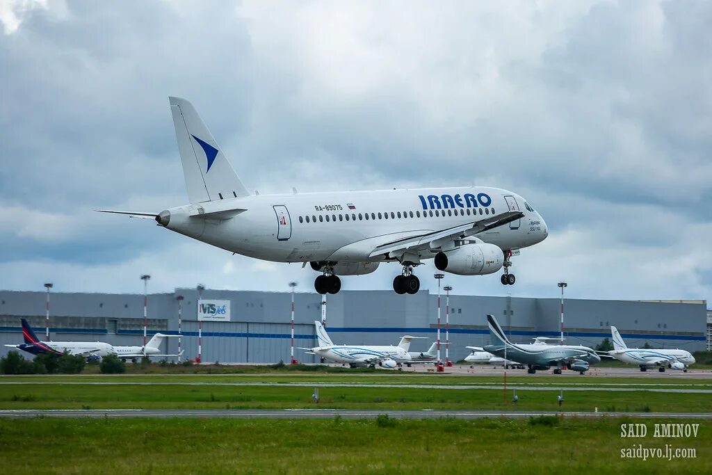 Аэробас. Airbus a319 iraero. А321 уральские авиалинии салон. Аэробус а321 уральские. Дощенникова 18 березники.