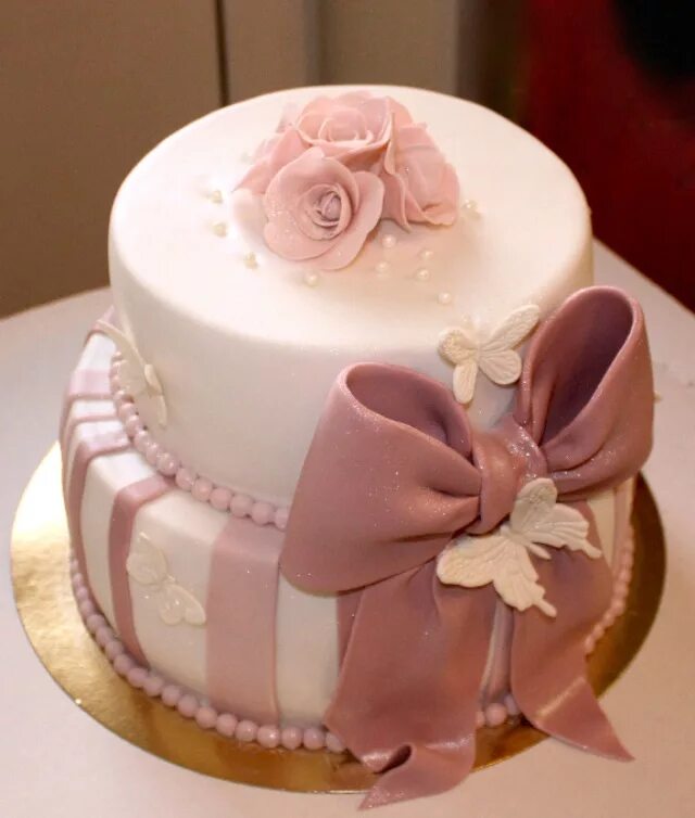 Торты на день рождения девушке 20. Торт для девушки. Торт на день рождения женщине. Красивый торт для девушки. Торт на день рождения девушке.