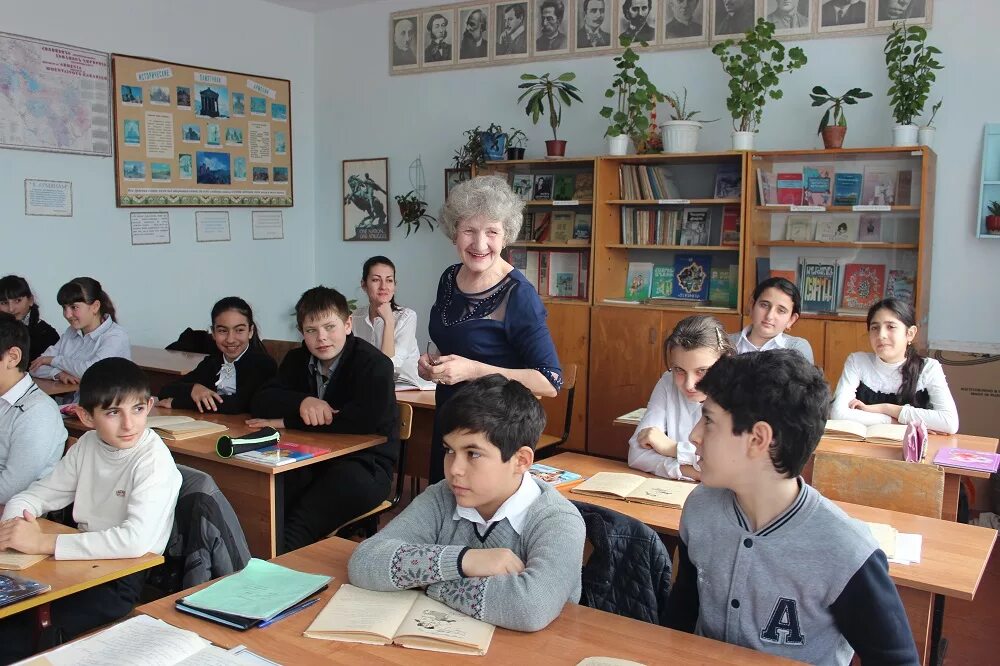 Школа номер 6 город майкоп. 12 школа майкоп. Вечерняя школа майкоп. 11 школа майкоп. Хутор пролетарский адыгея школа.