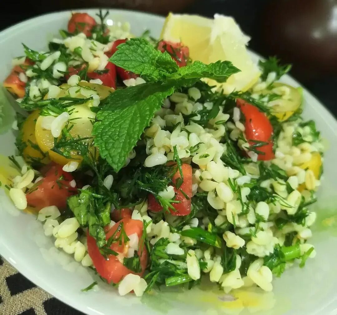 Армянский салат из овощей 4 буквы. Табуле классический. Ливанский салат Табуле. Табуле салат армянский. Грузинский салат Табуле.