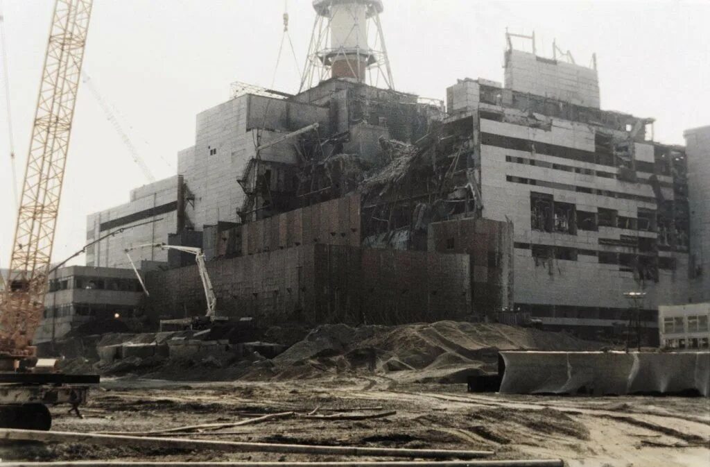 В каком году случилась чернобыльская катастрофа. Чернобыльская АЭС 1986. Чернобыль ЧАЭС 4 энергоблок взрыв. Реактор 4 ЧАЭС 1986. ЧАЭС 26.04.1986.