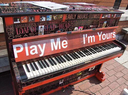 Street art фортепиано. Play me i m yours. уличное фортепьяно. Play me i m yours. уличное пианино.