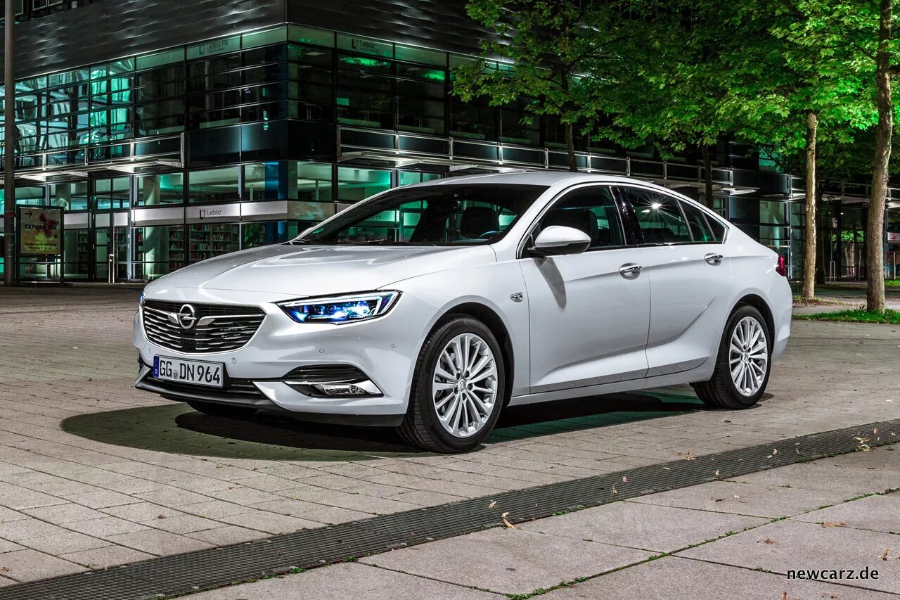 Опель инсигния б. Опель Инсигния 2 поколения. Opel Insignia (2g). Opel Insignia 2017. Опель Инсигния Турер 2021.