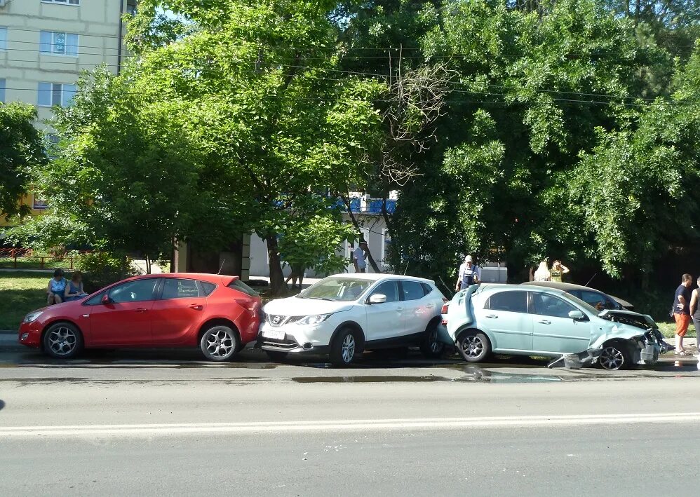 Авария на Таганрогской Ростов-на-Дону. Происшествия в Ростове на Дону за последние сутки. Авария Военвед Ростов 2019. ДТП Ростов на улице Таганрогской. Последние новости ростова на дону происшествия