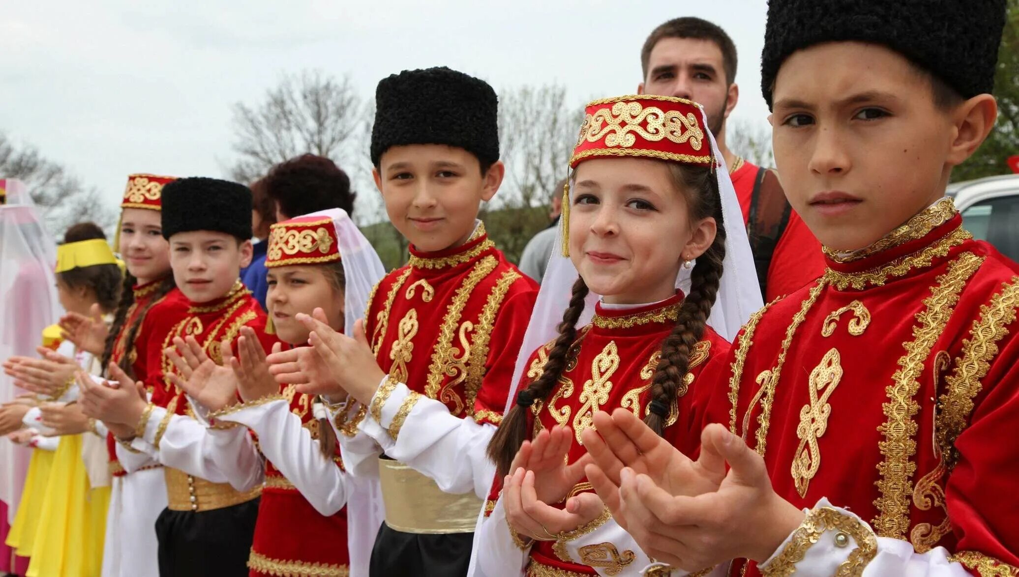 Татарские дети. Крымские татары народности Крыма. Крым многонациональный. Крымские товары. Татары народ.