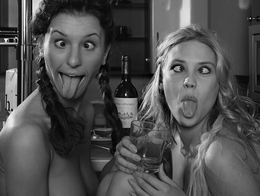 Смешные девушки. Смешные девушки. Веселая девушка. Прикольные девчата. Девушка смеется.