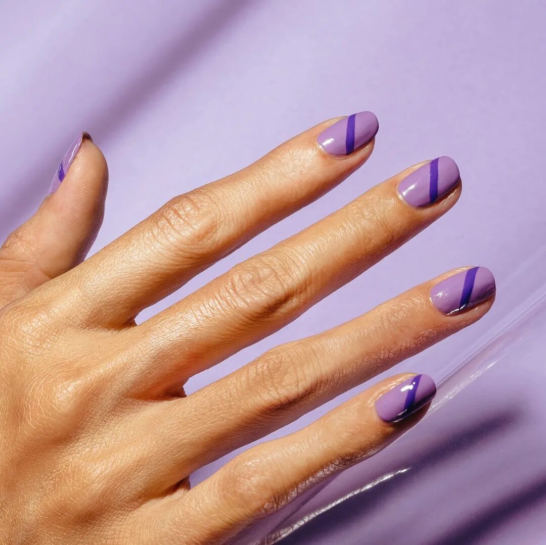 Маникюрные образцы. Фиолетовый маникюр. Фиолетовые ногти. Сиреневые ногти. Красивый цвет ногтей.