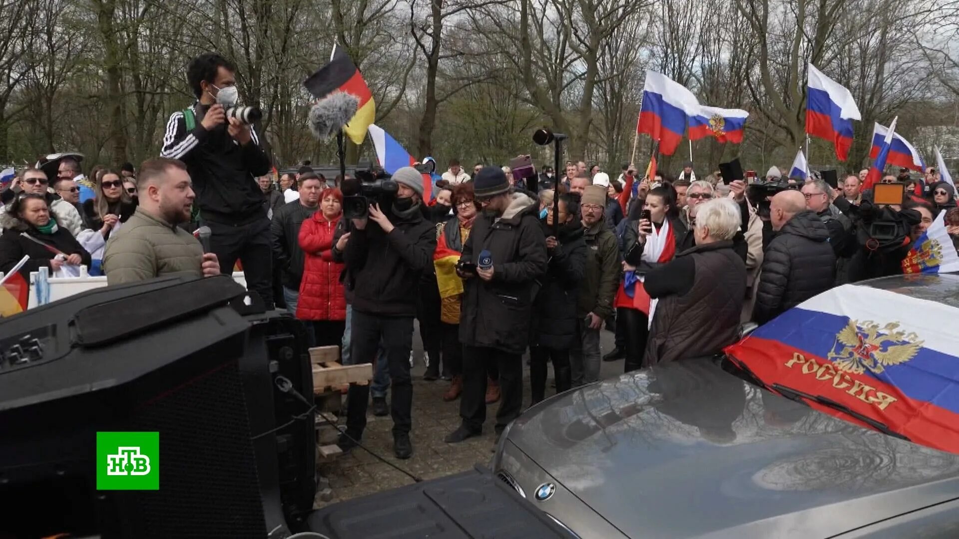 Демонстрация в Германии в поддержку России. Протесты в Германии в поддержку России. Митинг за Россию в Германии. Демонстрация за Россию в Германии.