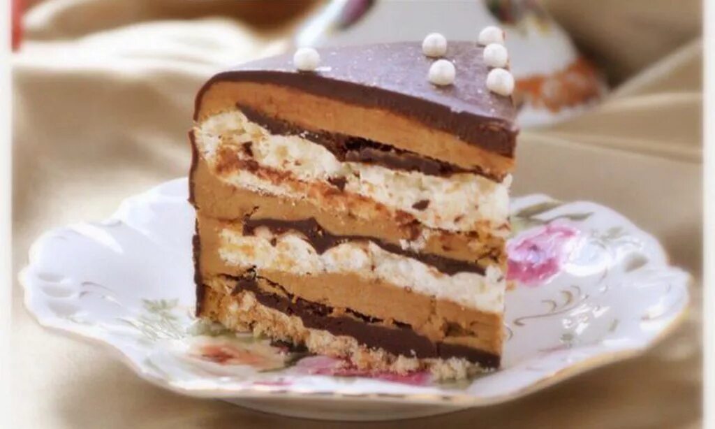 торт с безе шоколад. шоколадный торт с безе. шоколадный торт с безе. торт с прослойкой из безе. торт с безе и бисквитом.