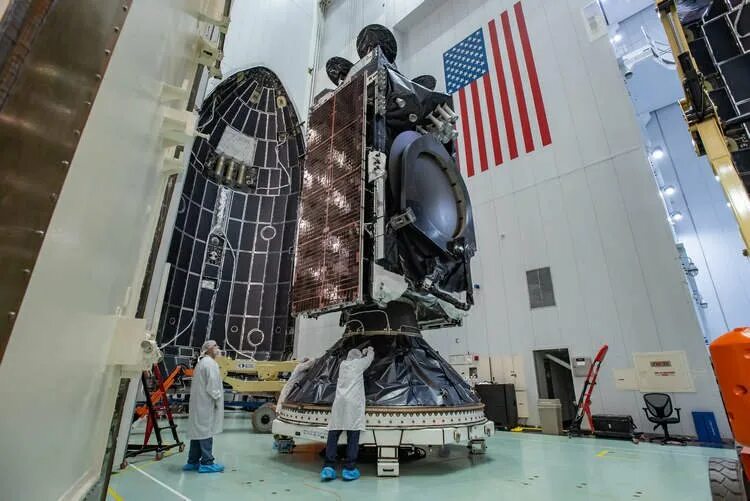 Amos-17 Satellite. Falcon 9 payload Fairing. Быстрый космический аппарат. Спутник Falcon 9 блок 5.