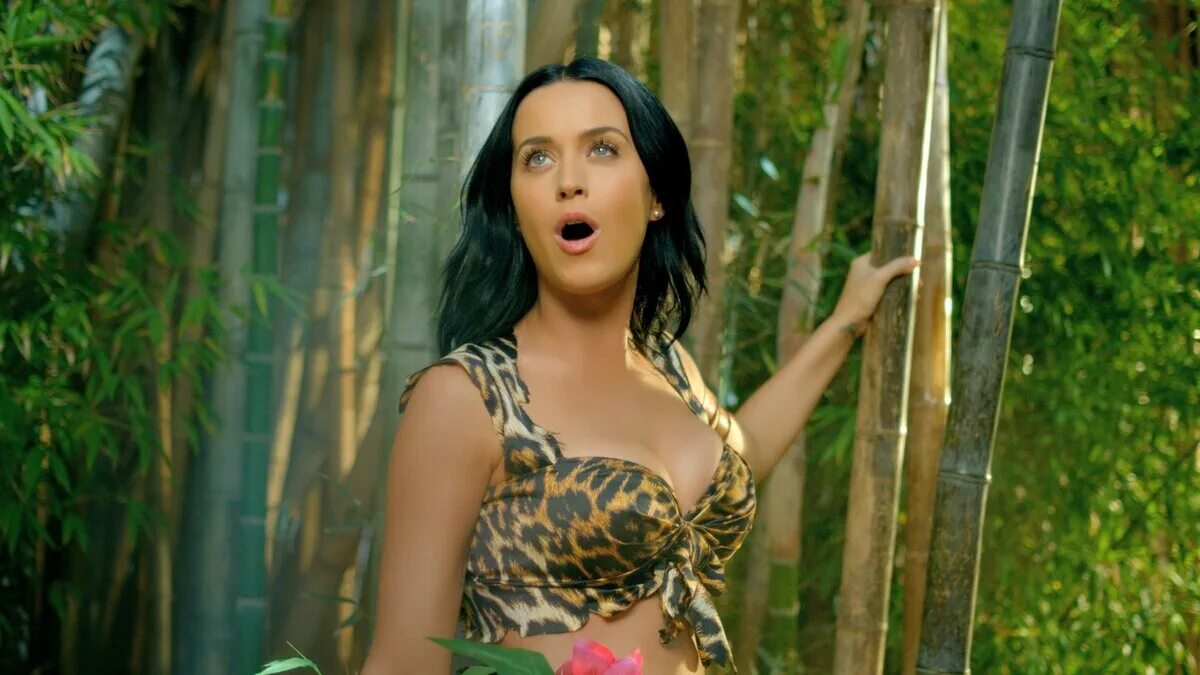 Клипы дарк. Кэти Перри в джунглях. Katy Perry Roar. Royal Katy Perry. Кэти Перри Роар фото.