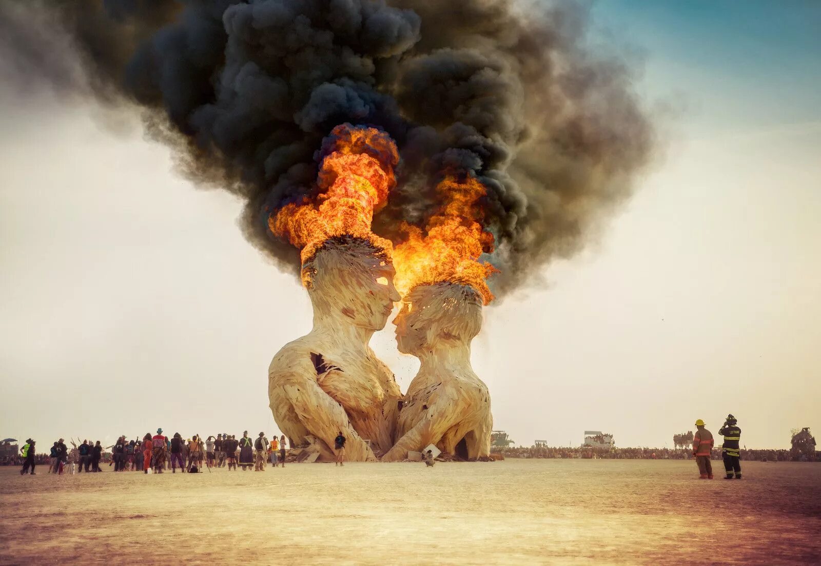 Burning man («горящий человек») – Блэк-рок, Невада. Огненный человек Burning man. Пустыня Блэк-рок. Фестиваль в Америке в пустыне Burning man. Фестиваль в пустыне Бернинг Мэн. Произошло невероятное событие невероятное событие