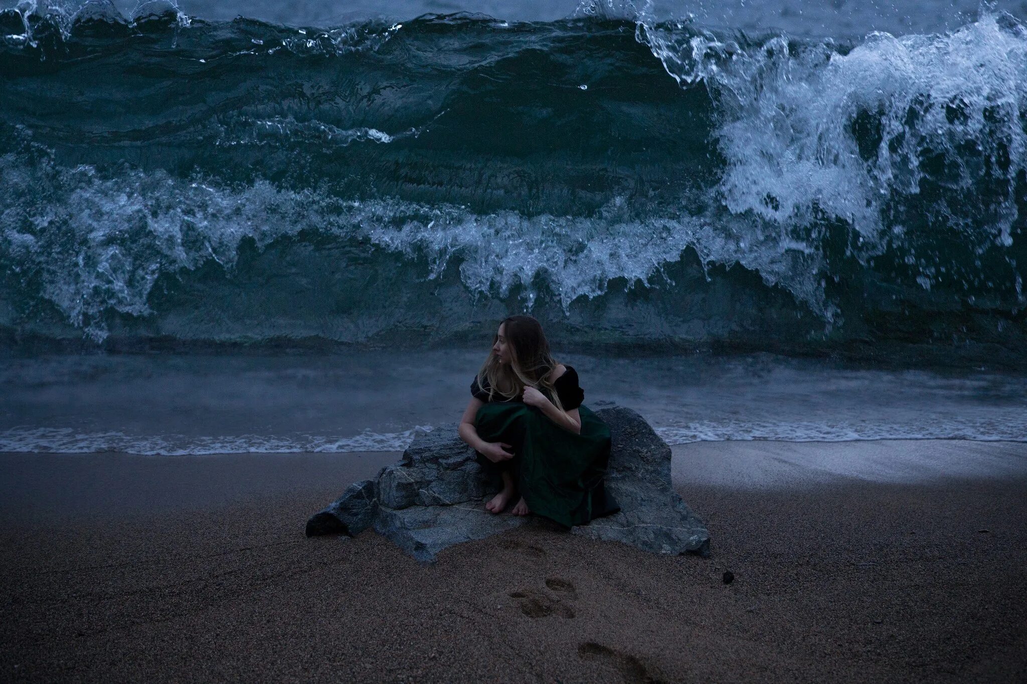 Далекий шепот. Море грусть. Девушка-море. Девушка на берегу моря. Фотосессия на море.