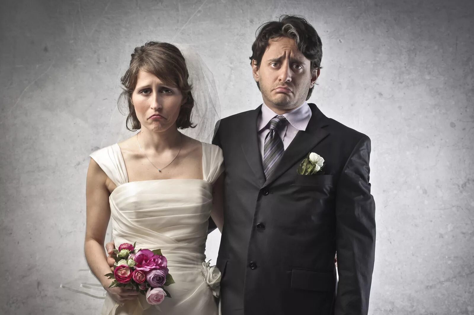 Бывший муж снова хочет жениться 51 глава. Недовольные жених и невеста. Грустная свадьба. Брак свадьба. Неудачный брак.