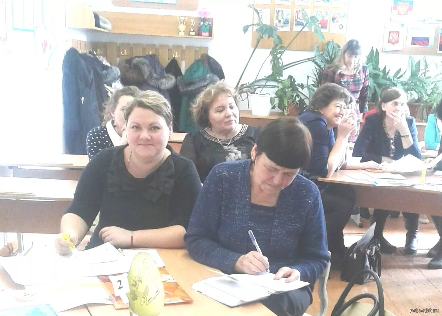 Октябрьская начальная школа с октябрьское оренбургской области. Октябрьская школа белгородского района имени чумака. Октябрьская средняя школа с октябрьское. Октябрьская сош. Мку октябрьское сош.