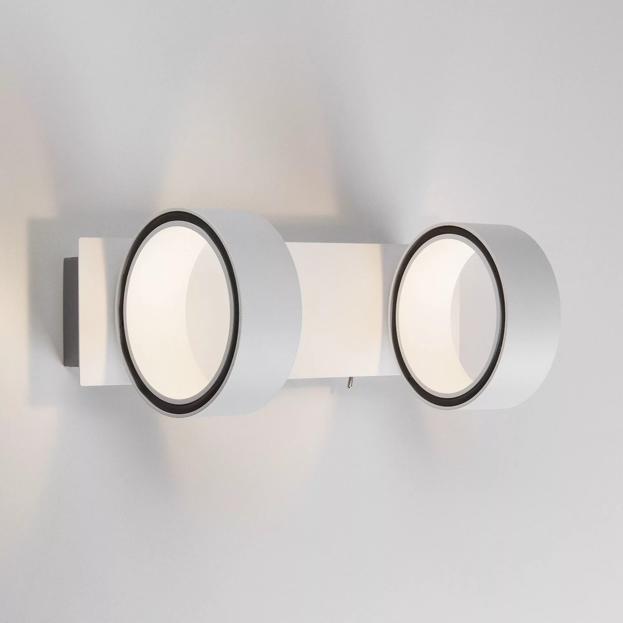 Настенный светодиодный. 200682 led белый. настенный светильник 200682 белый. 200682 led белый 5w - спот eurosvet tokyo. светильник спот евросвет 20068.