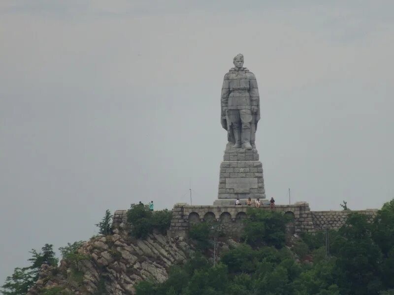 Памятник алеше в болгарии. Памятник алёше в Болгарии. Монумент мать-Родина Санкт-Петербург памятник Алеша в Болгарии.