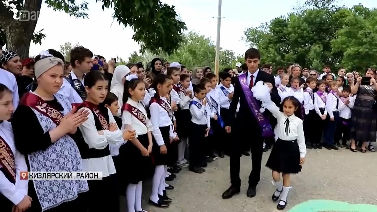 Последний звонок дагестан. Дагестанский звонок. 58 школа семендер. Карабудахкентские девушки. Последний звонок дагестан.