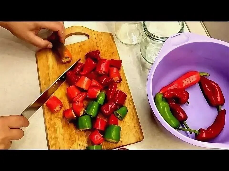 Горький перец на зиму видео рецепты. Острый перец в медовой заливке на зиму рецепт.