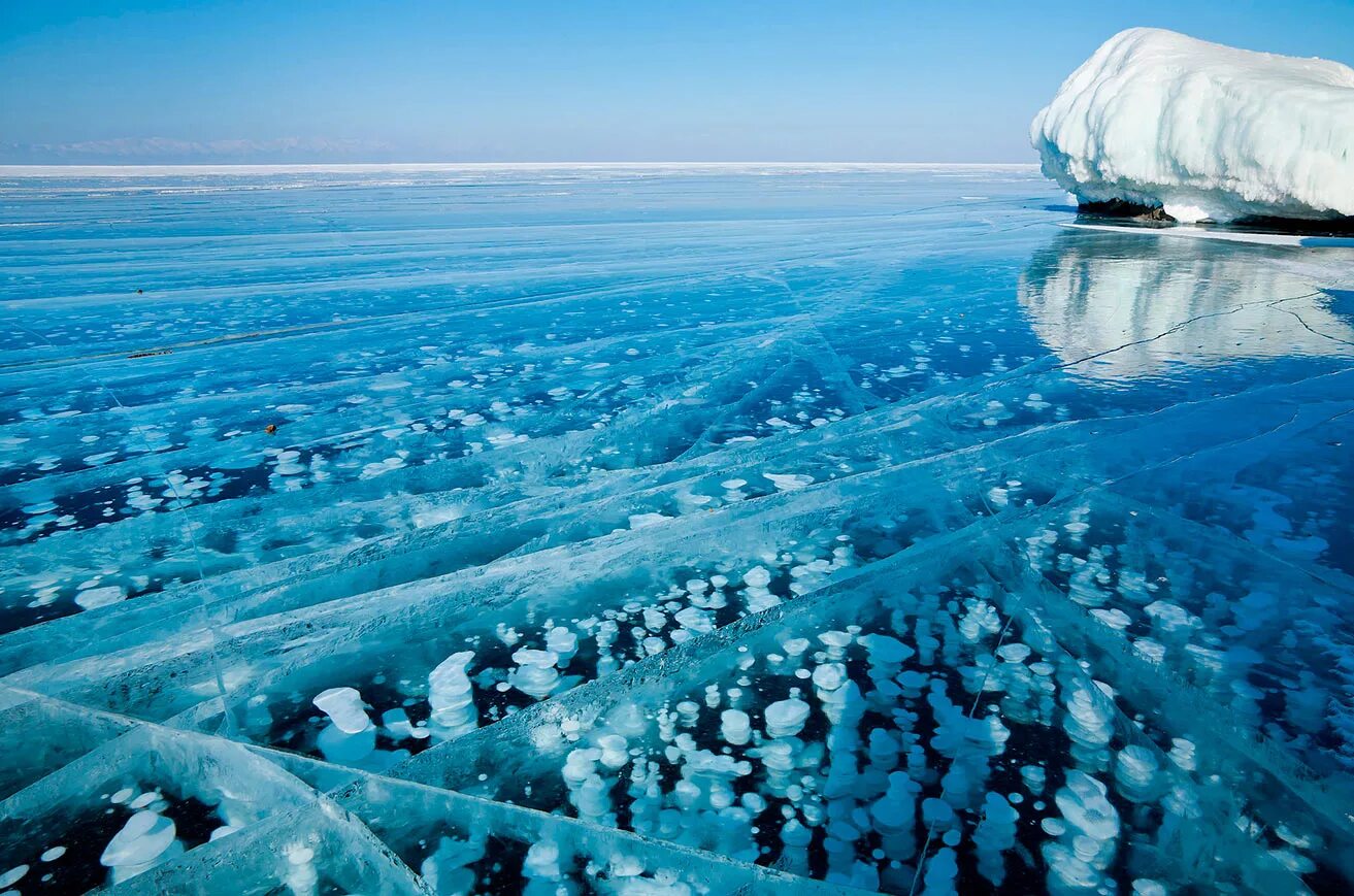 Замершее салсотто. Голоустное Байкал пузырьки. Лед Байкала. Метановые пузырьки на Байкале. Пузырьки на Байкале большое Голоустное.