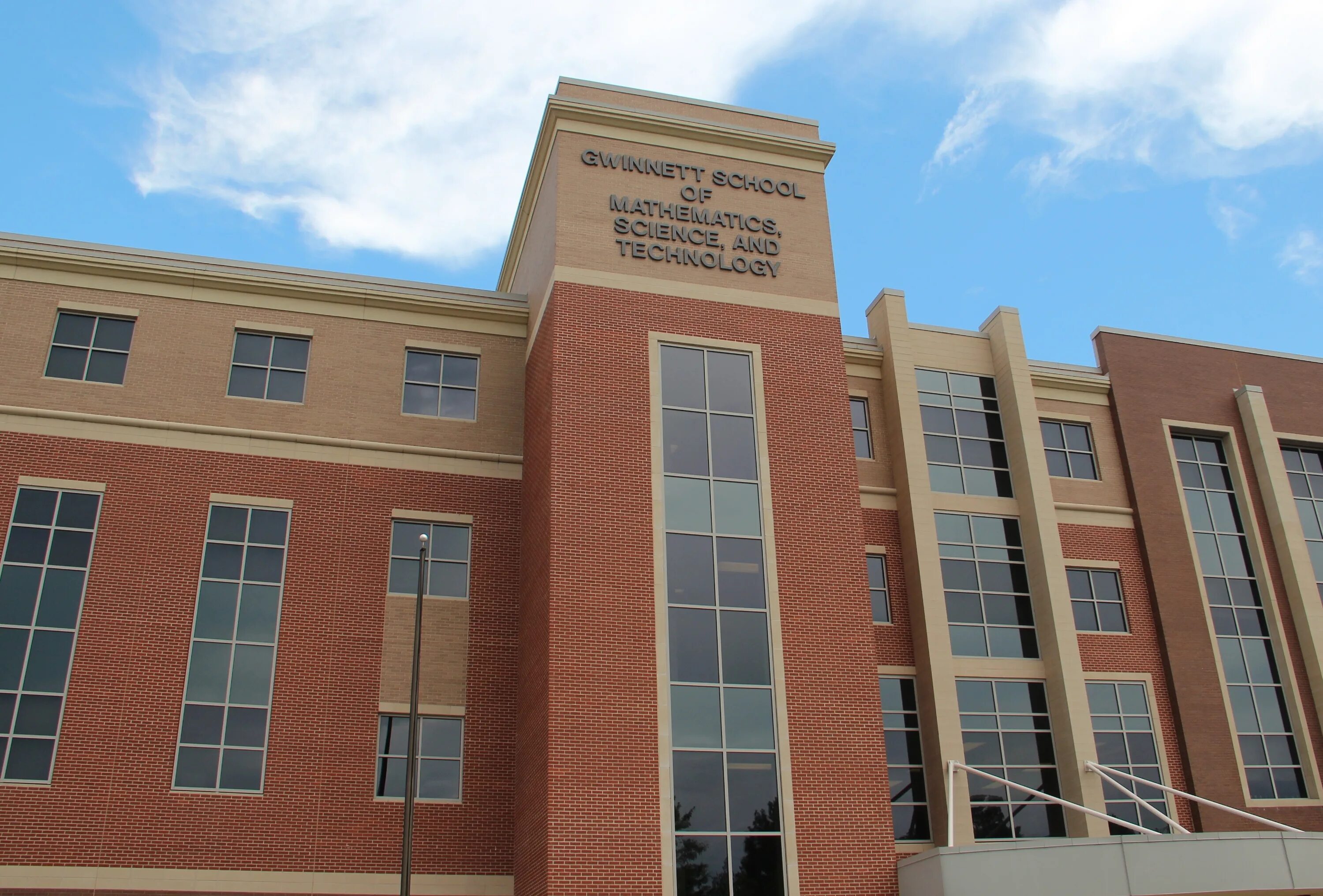 Технологический институт штата Джорджия. “Mathematics and physics High School” Сингапур. The Lawrenceville School фото здания. Gwinnett School of Mathematics, Science and Technology.