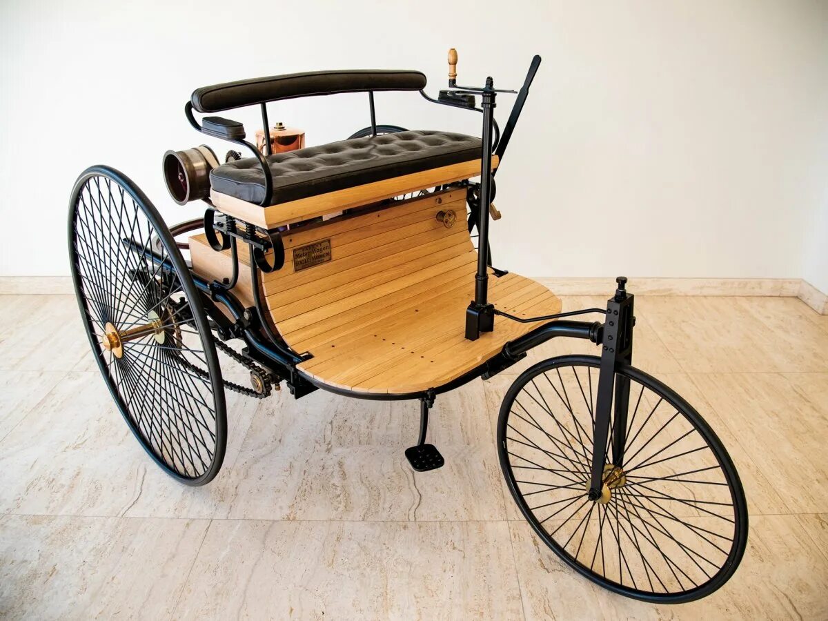 Про первый автомобиль. Benz Patent-Motorwagen 1886. Benz Patent-Motorwagen 1886 двигатель. Benz Patent-Motorwagen 1886 года.