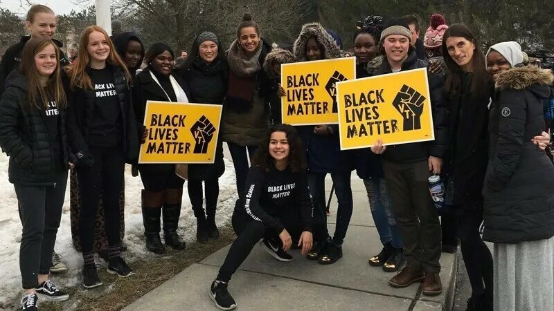 На марше телеграм канал z. Black Lives matter. Black Lives matter флаг. Black Lives matter логотип. Блэк лайф мэтерс.