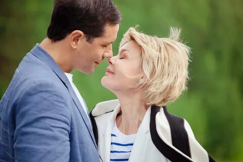 Кадры из сериала "Между нами девочками" .